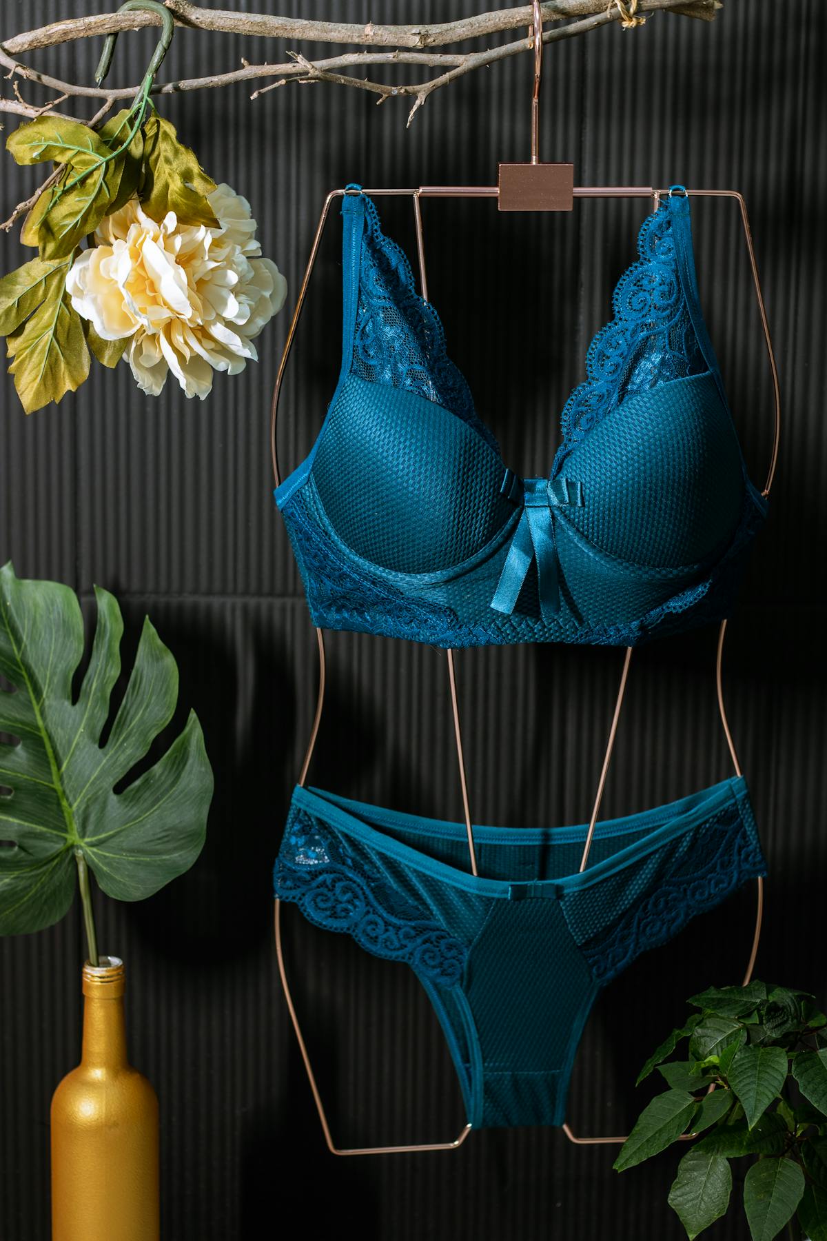 Lingerie et accessoires de charme pour boutique adulte